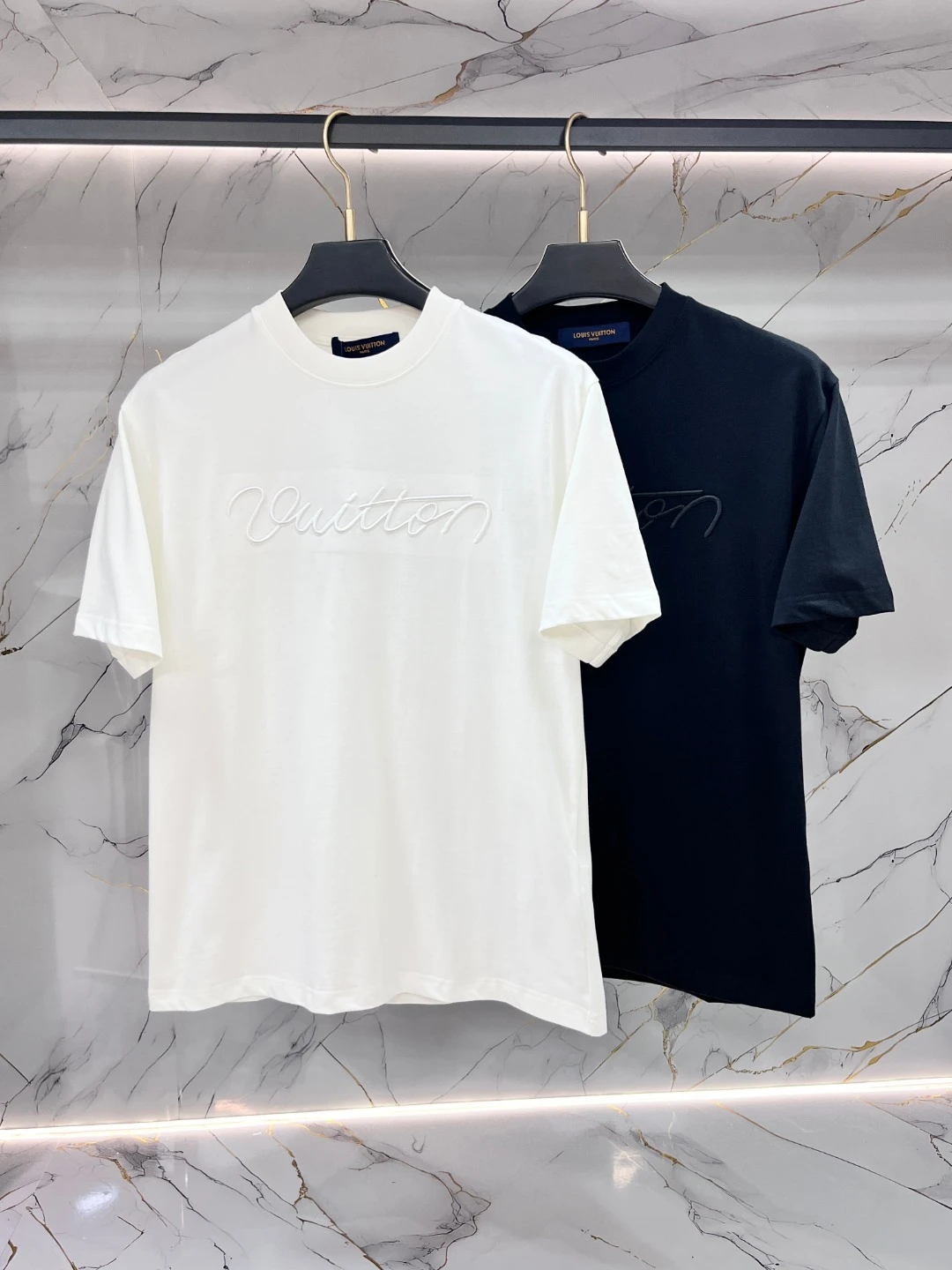 Louis Vuitton T-Shirt — b7adf412