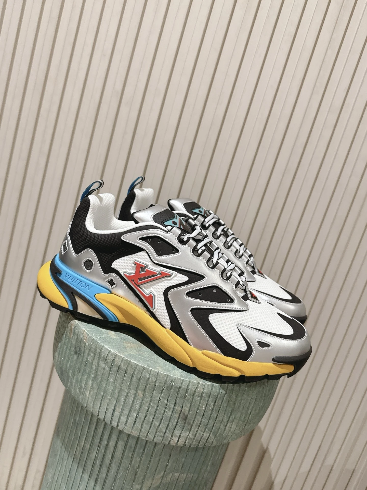 Louis Vuitton Sneakers — de6bd6c8