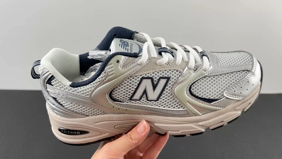 New Balance Shoes — 6c4e4e8e