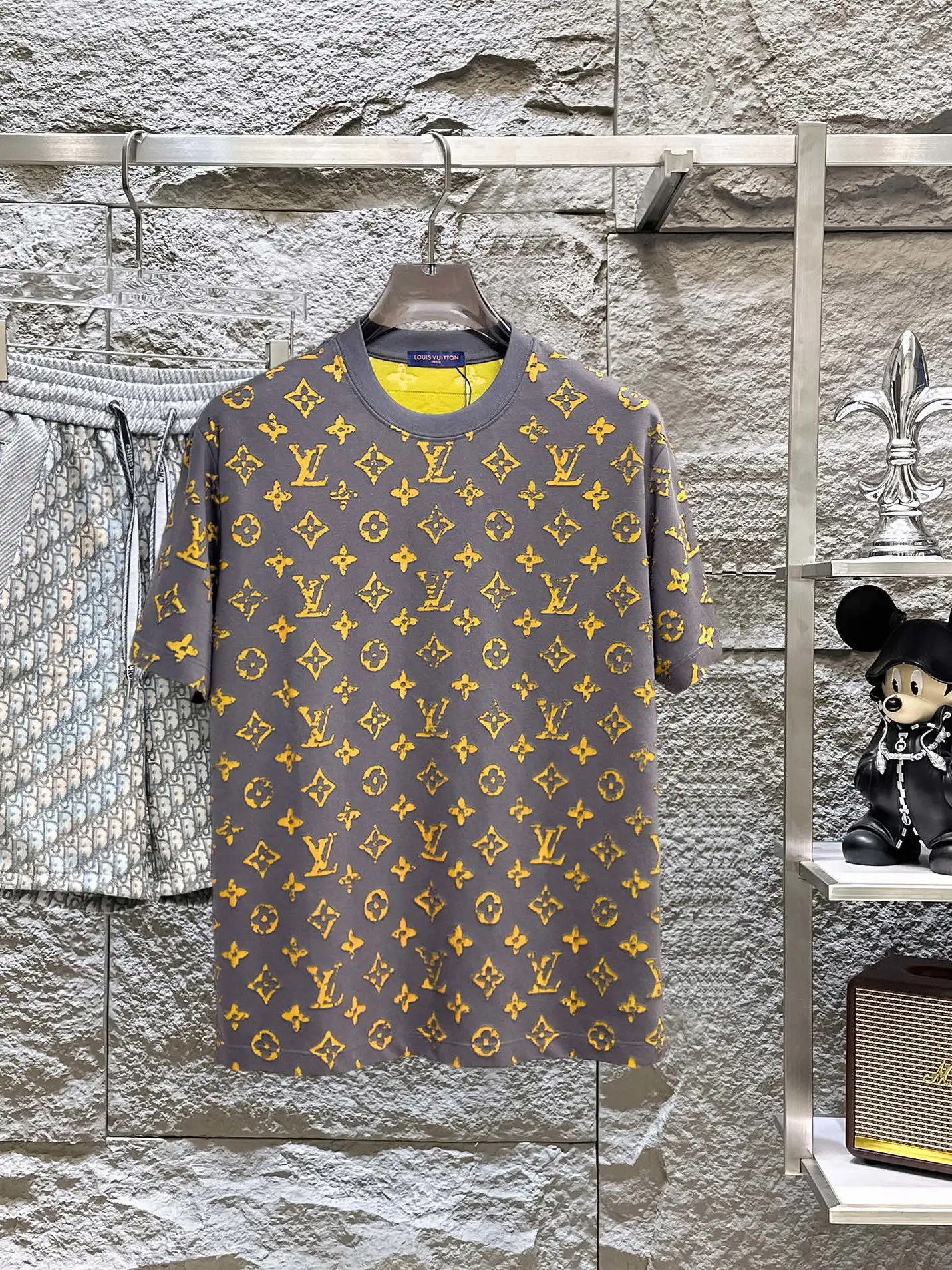 Louis Vuitton T-Shirt — fe89eb17