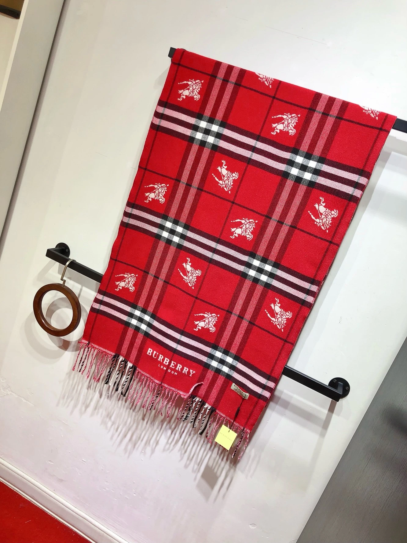 Burberry Scarves — 18044e3b