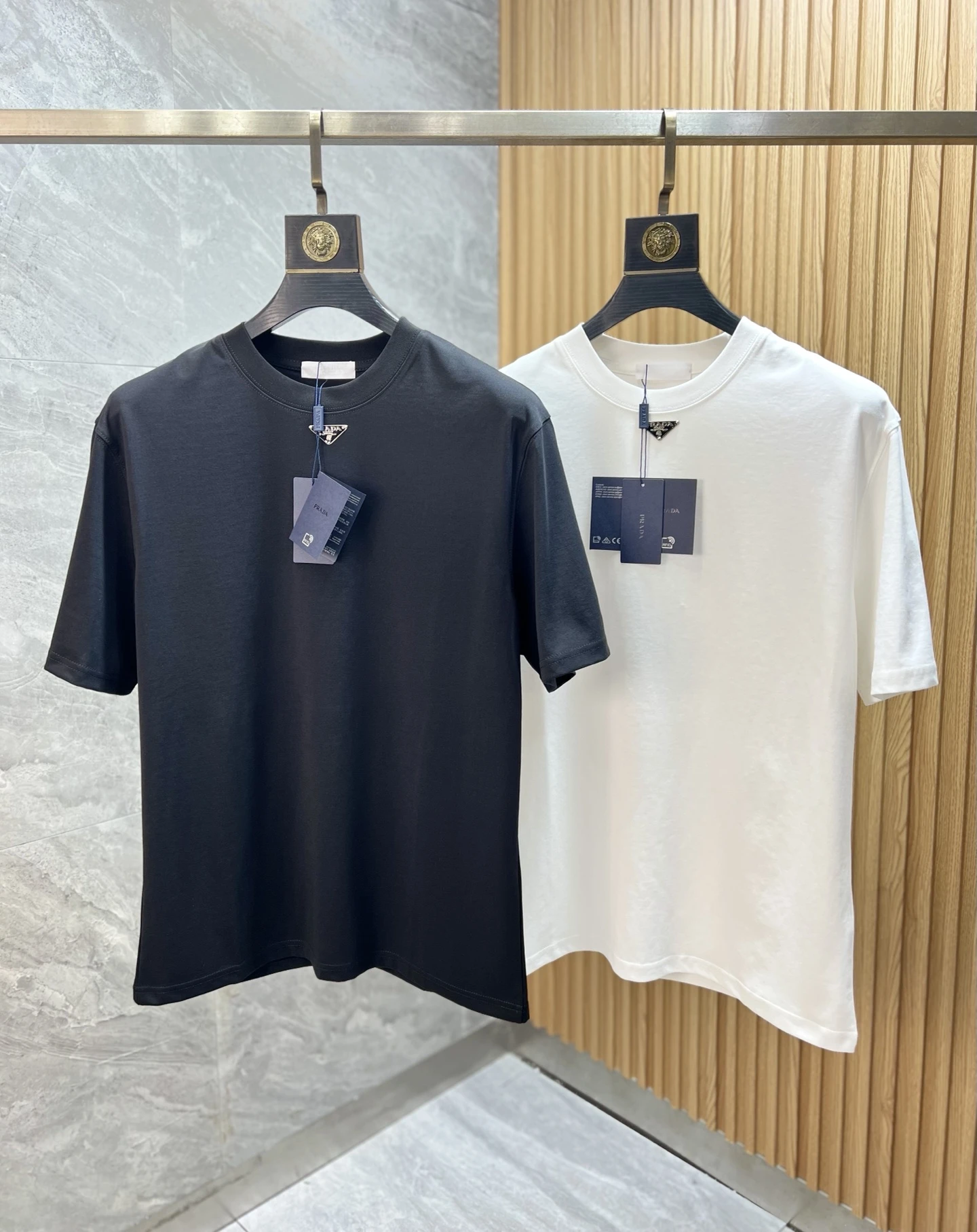 Prada T-Shirt — bd7d6c6b