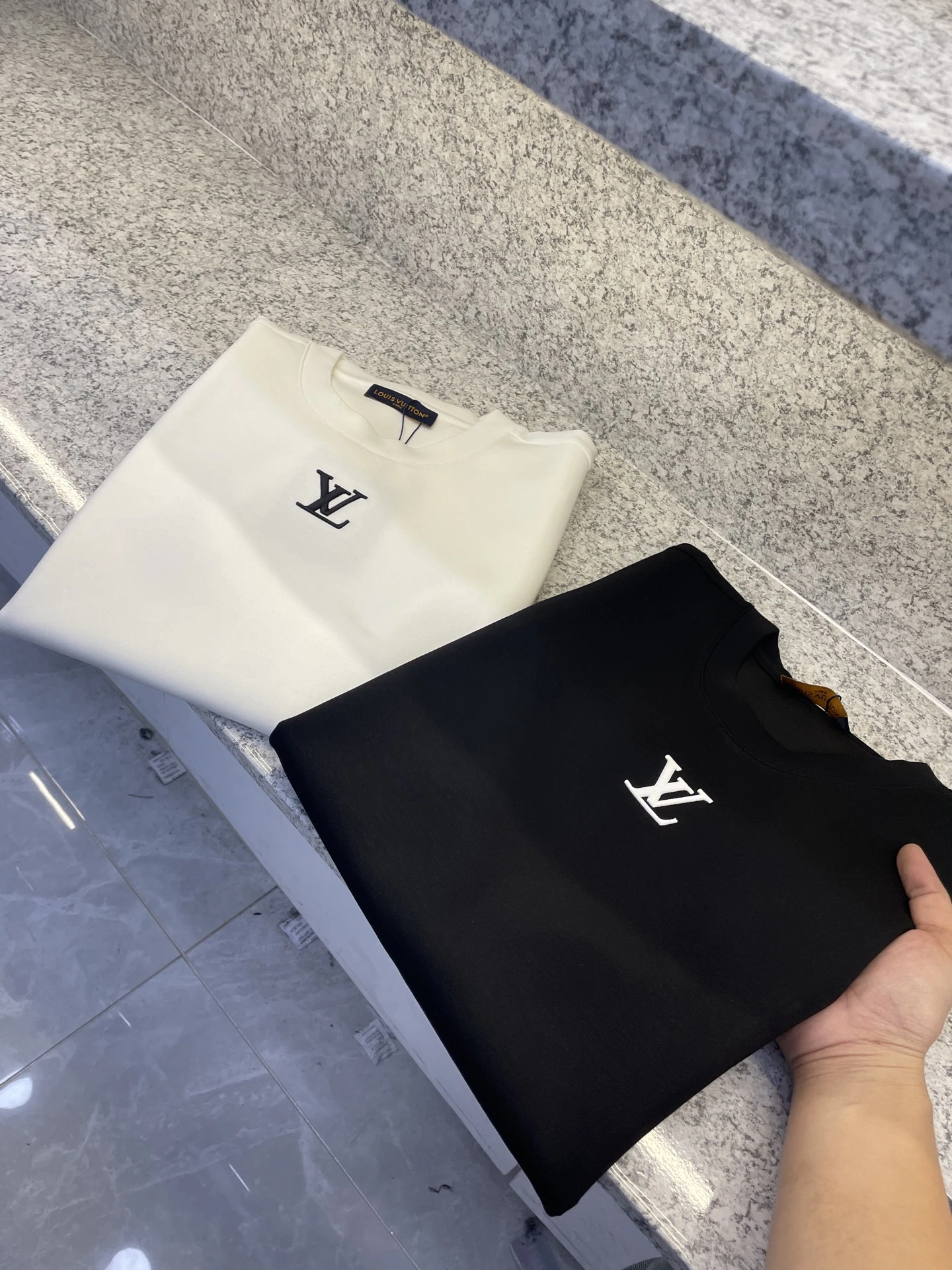 Louis Vuitton T-Shirt — a1ca27f6