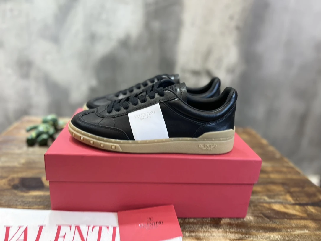 Valentino Sneakers — ff92a6ce