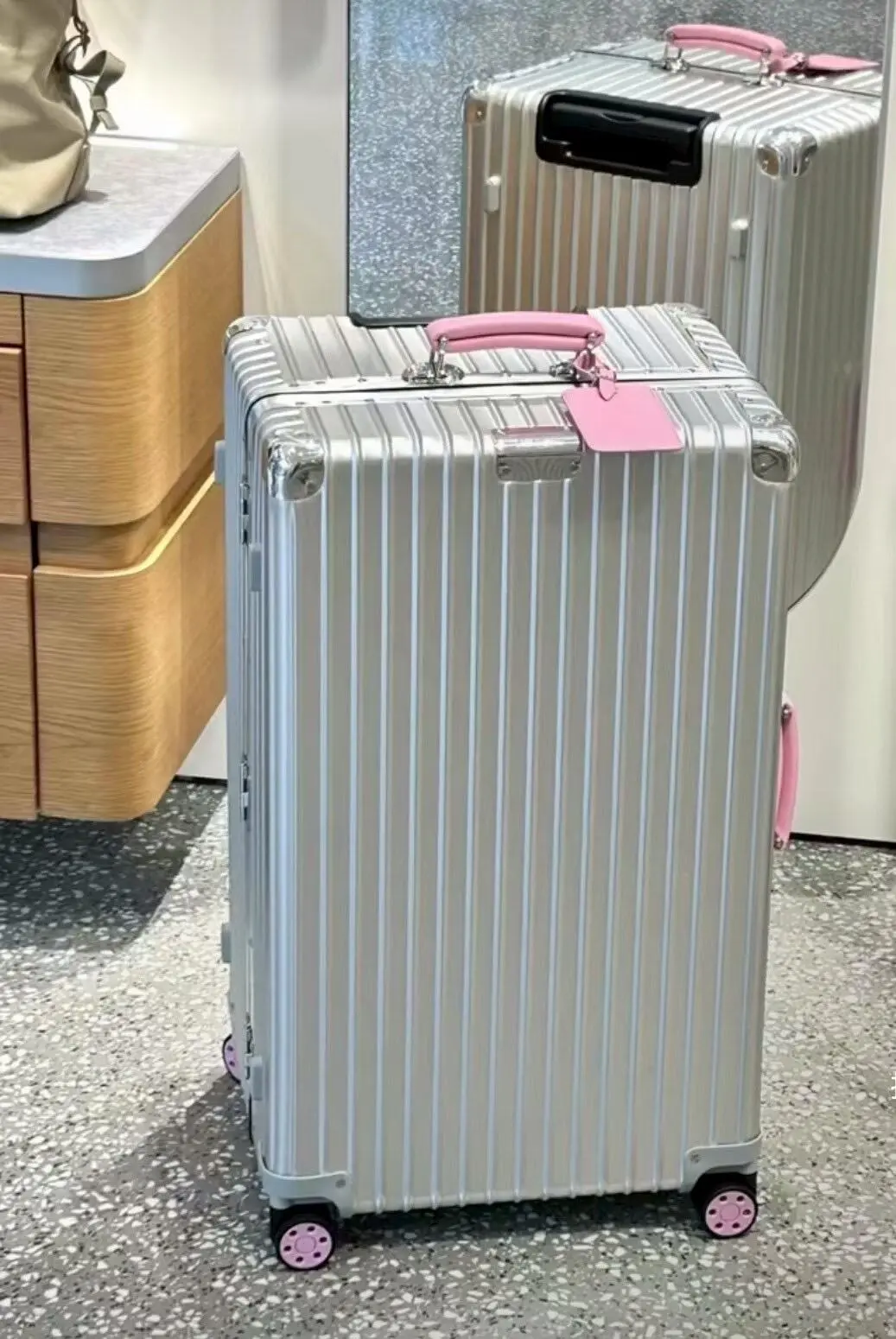 Rimowa Luggage — ff9e2e1d