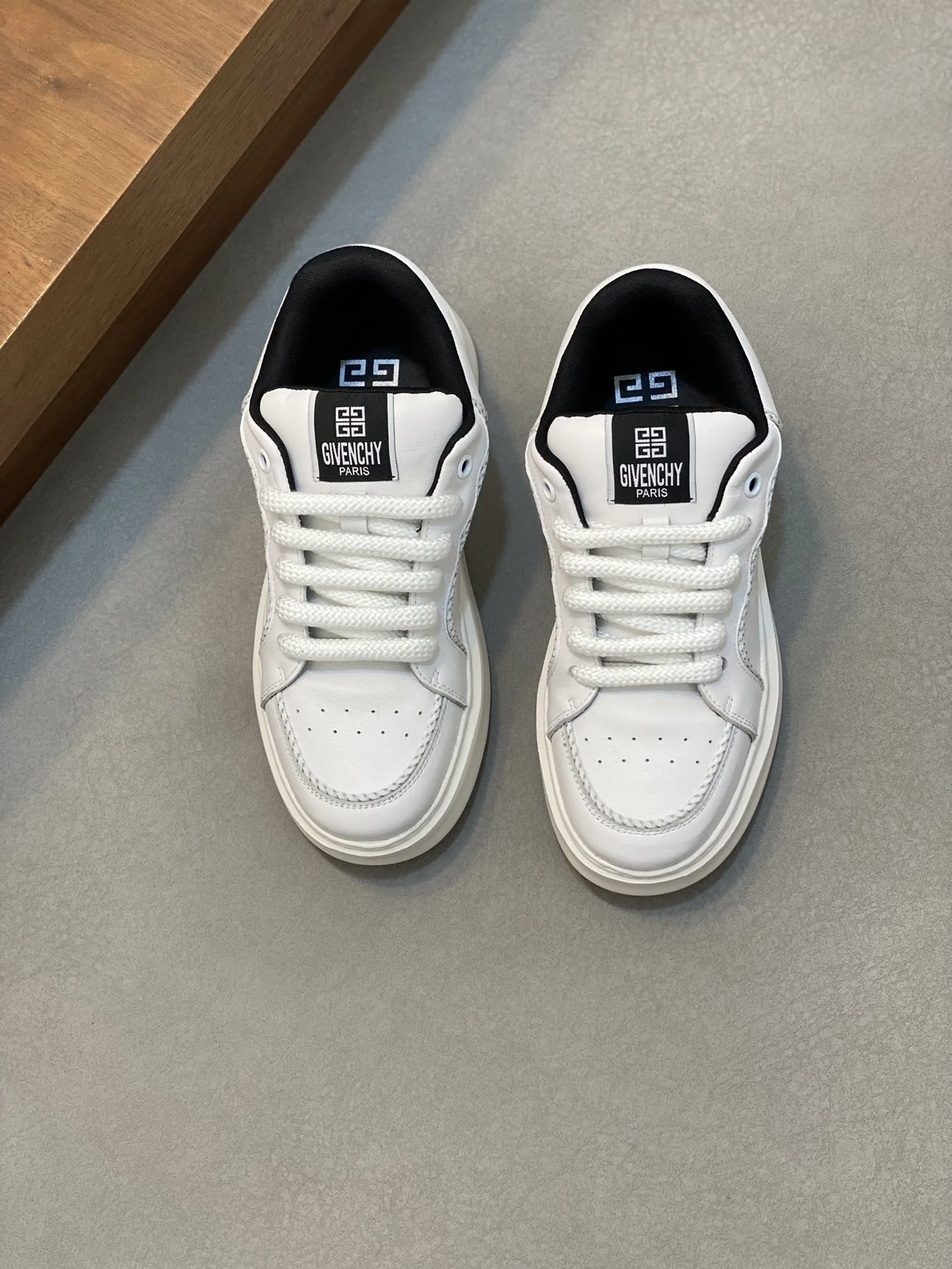 Givenchy Shoes — 386a9185