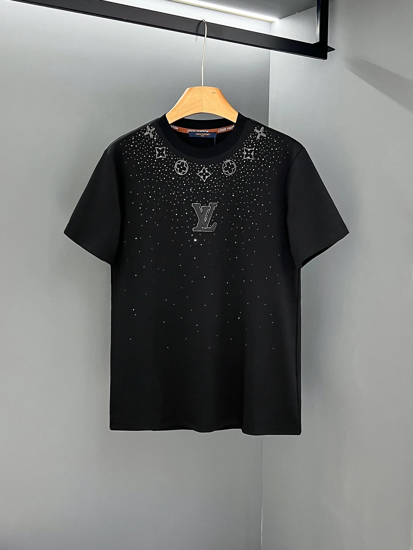 Louis Vuitton T-Shirt — 26736791