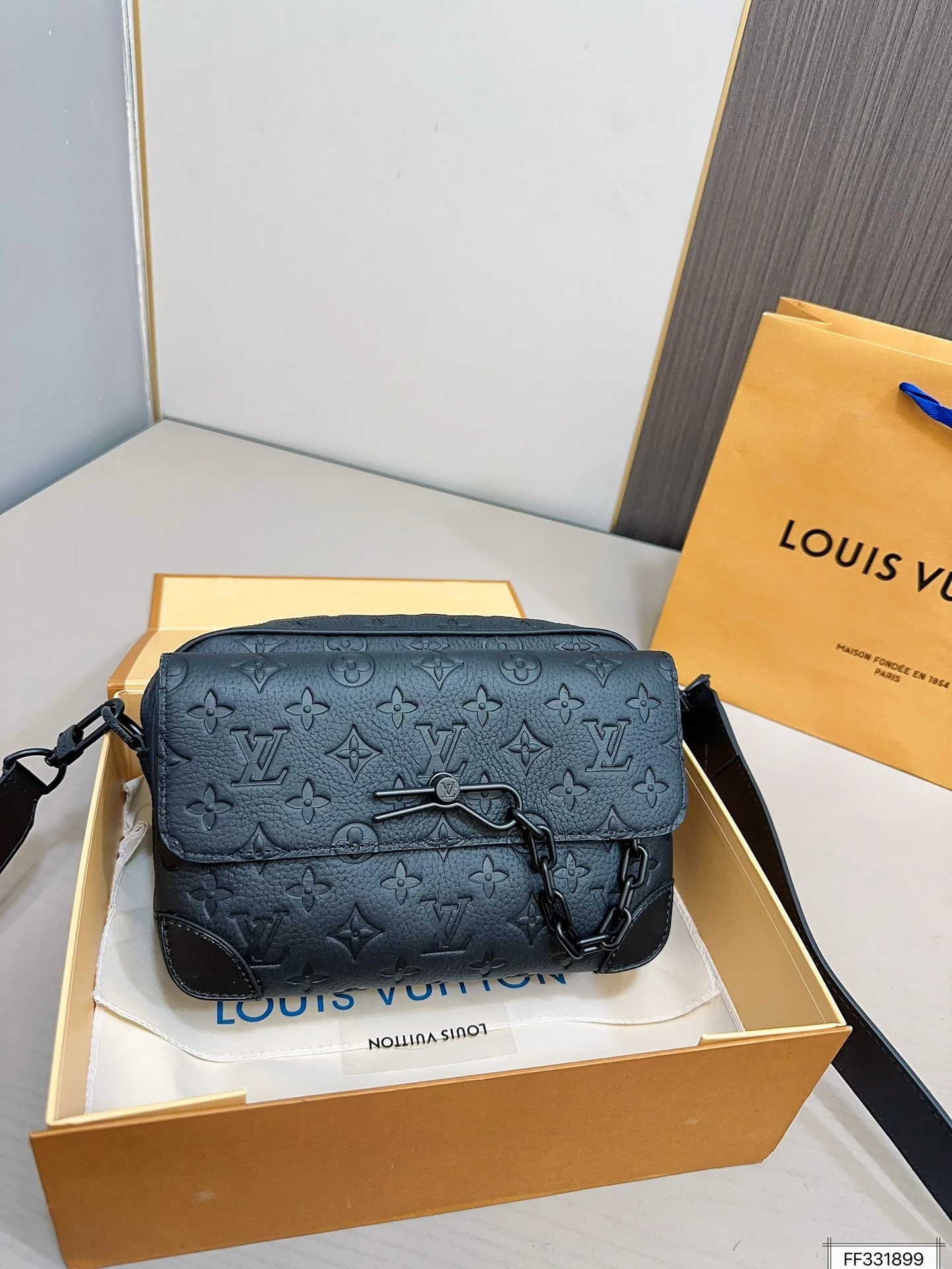 Louis Vuitton Bag — 7521a3ba