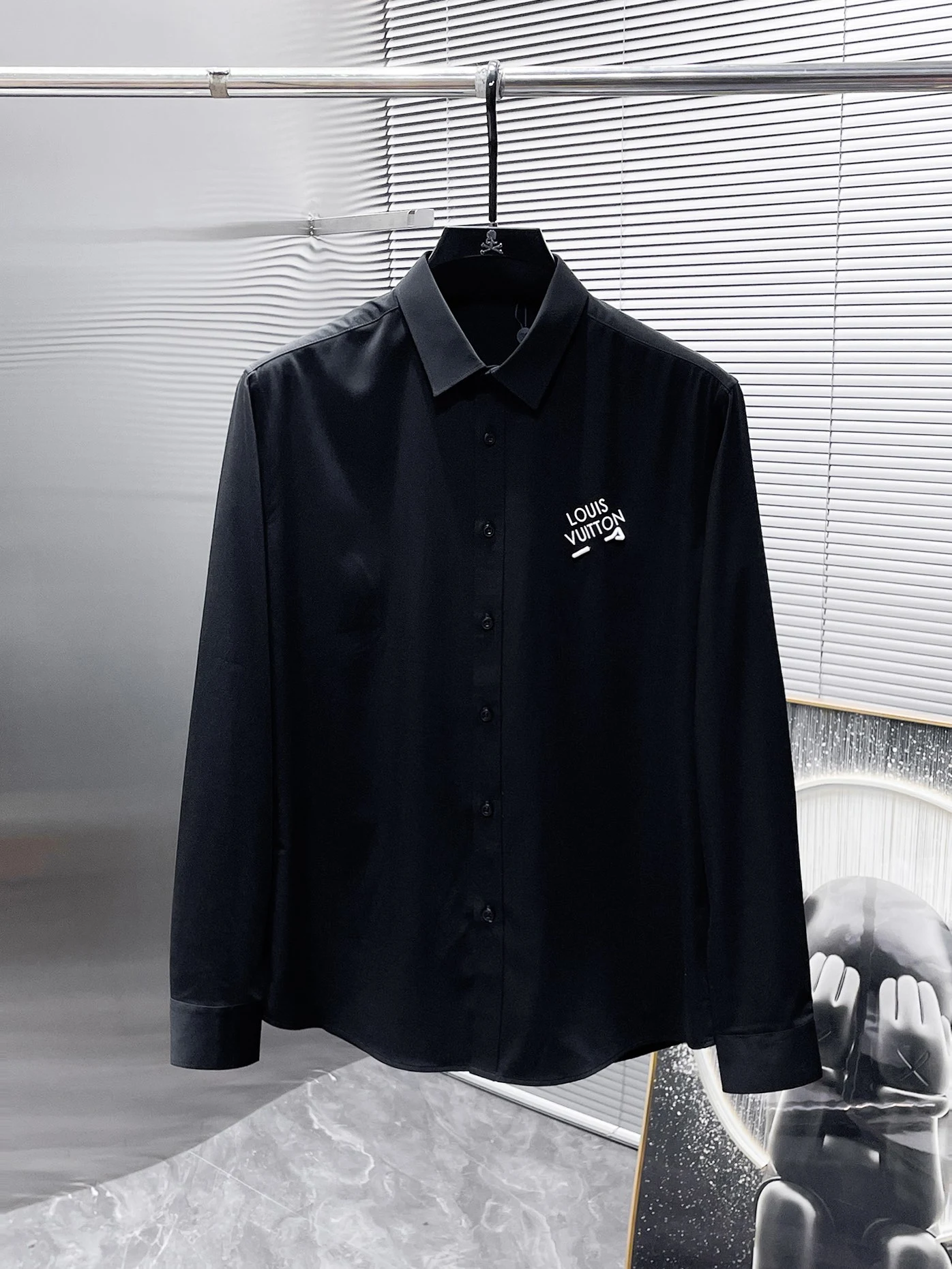 Louis Vuitton Shirts — 0b5941af