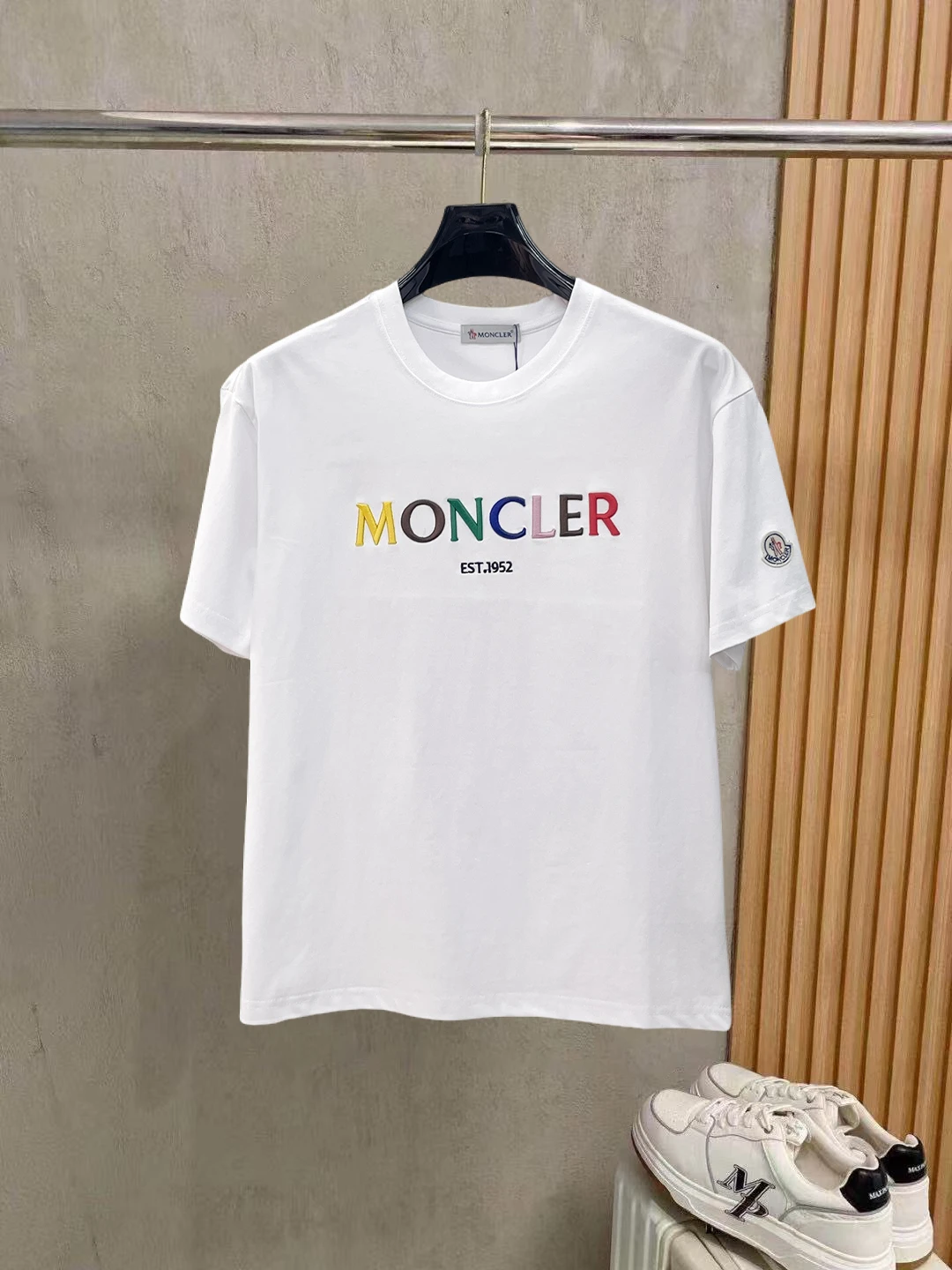 Moncler T-Shirt — f68c6ebf