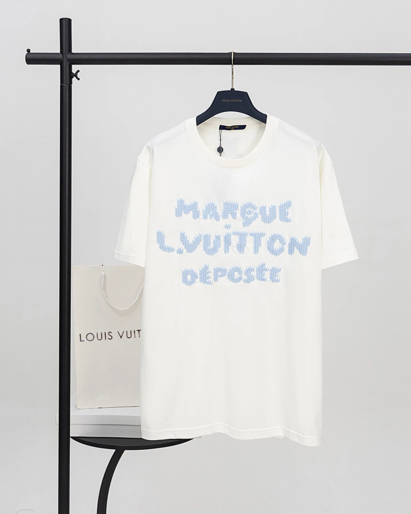 Louis Vuitton T-Shirt — a22405ef