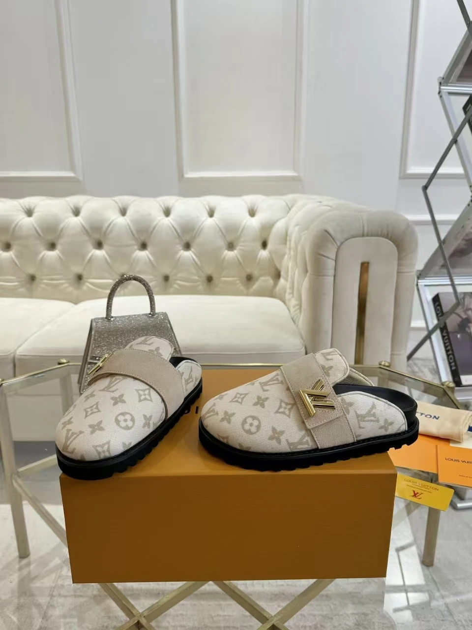 Louis Vuitton Slippers — 43cf93c9