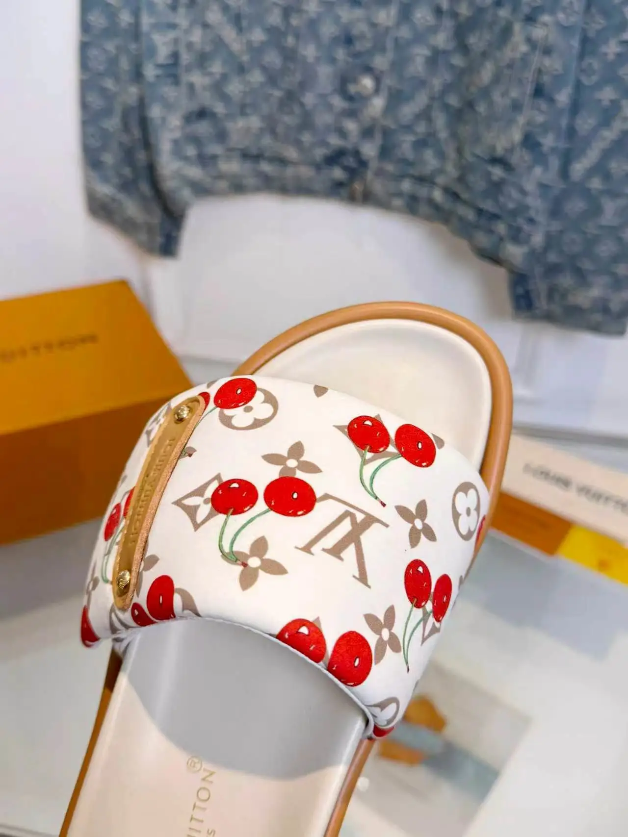 Louis Vuitton Slippers — 9b052779