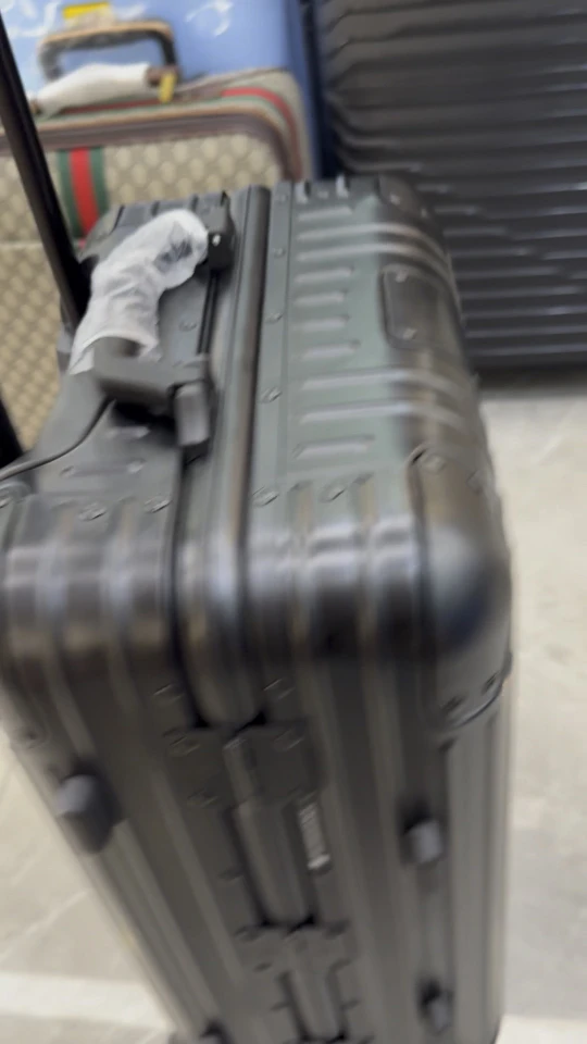 Rimowa Luggage — 333372fb
