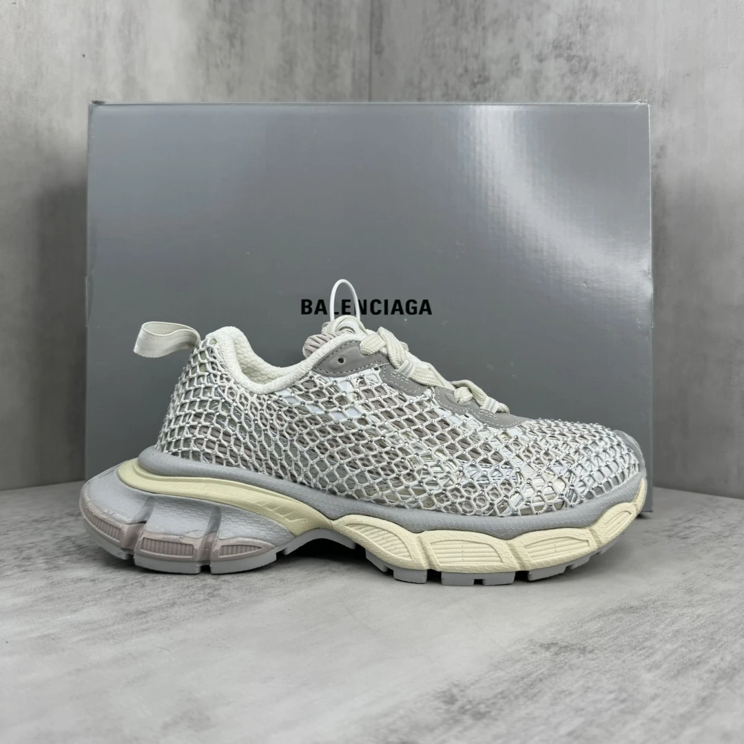 Balenciaga Sneakers — 9063ccfd