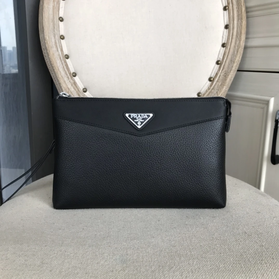Prada Bag — cae06498