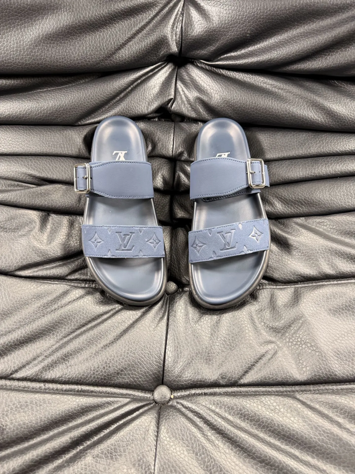 Louis Vuitton Slippers — 6a704796