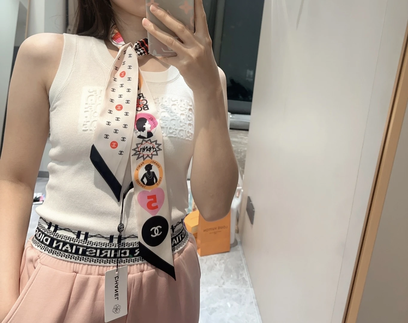 Chanel Scarves — f1fdd72a