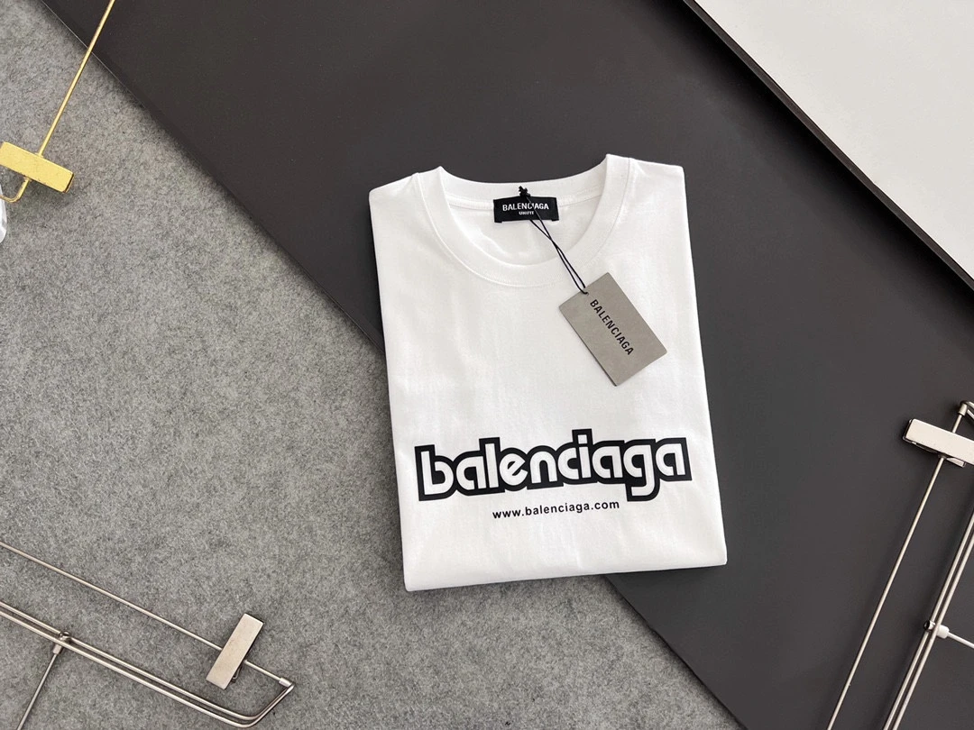 Balenciaga T-Shirt — 0dd8d0df