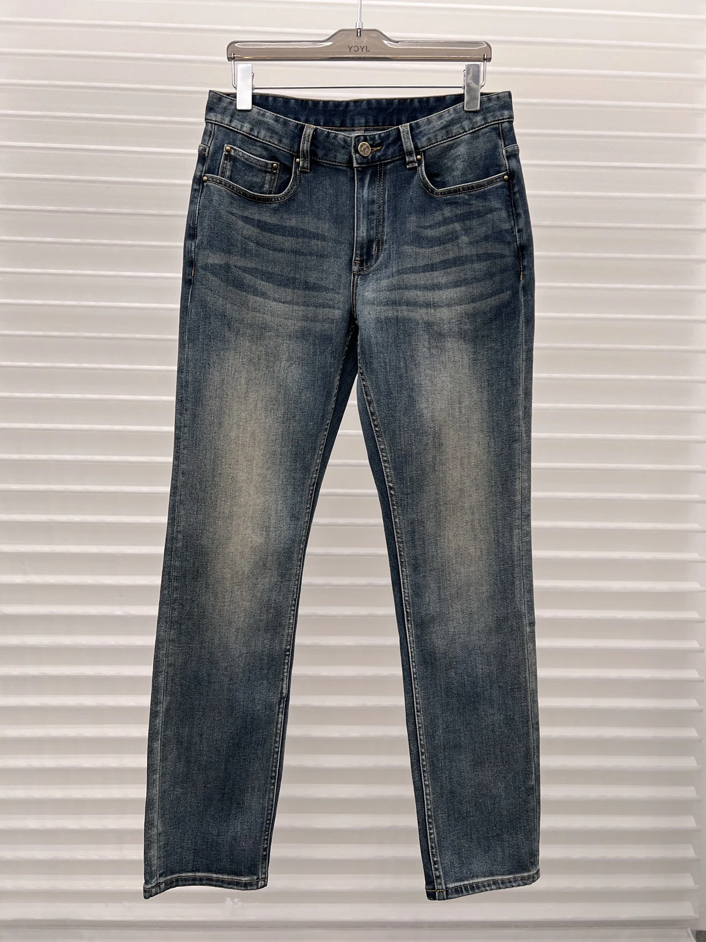 Louis Vuitton Jeans — 1132d9b7