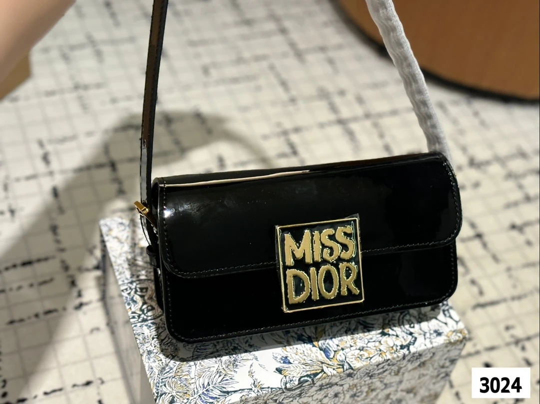 Dior Bag — 69b836e6
