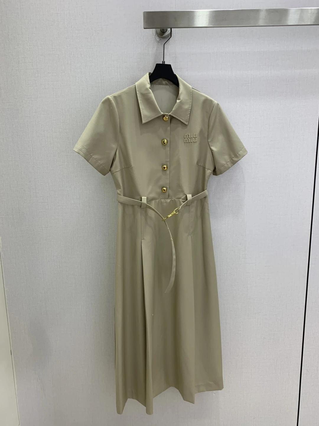 Dresses — b0fe2de7