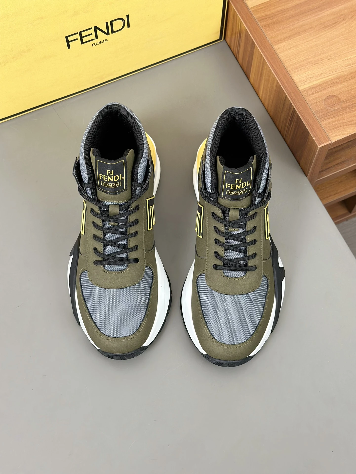 Fendi Sneakers — b2a4a8c5