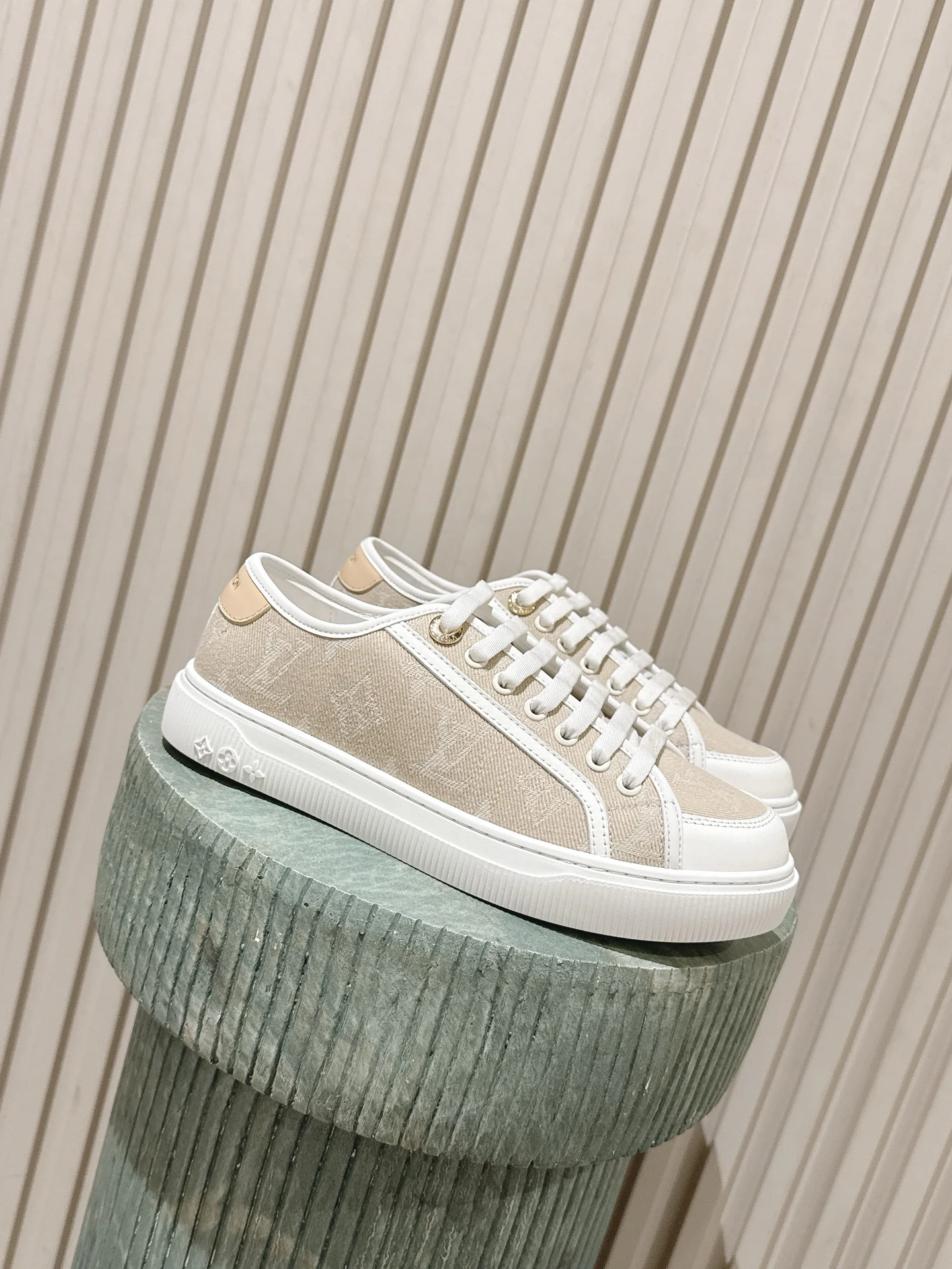 Louis Vuitton Sneakers — 0dd59352