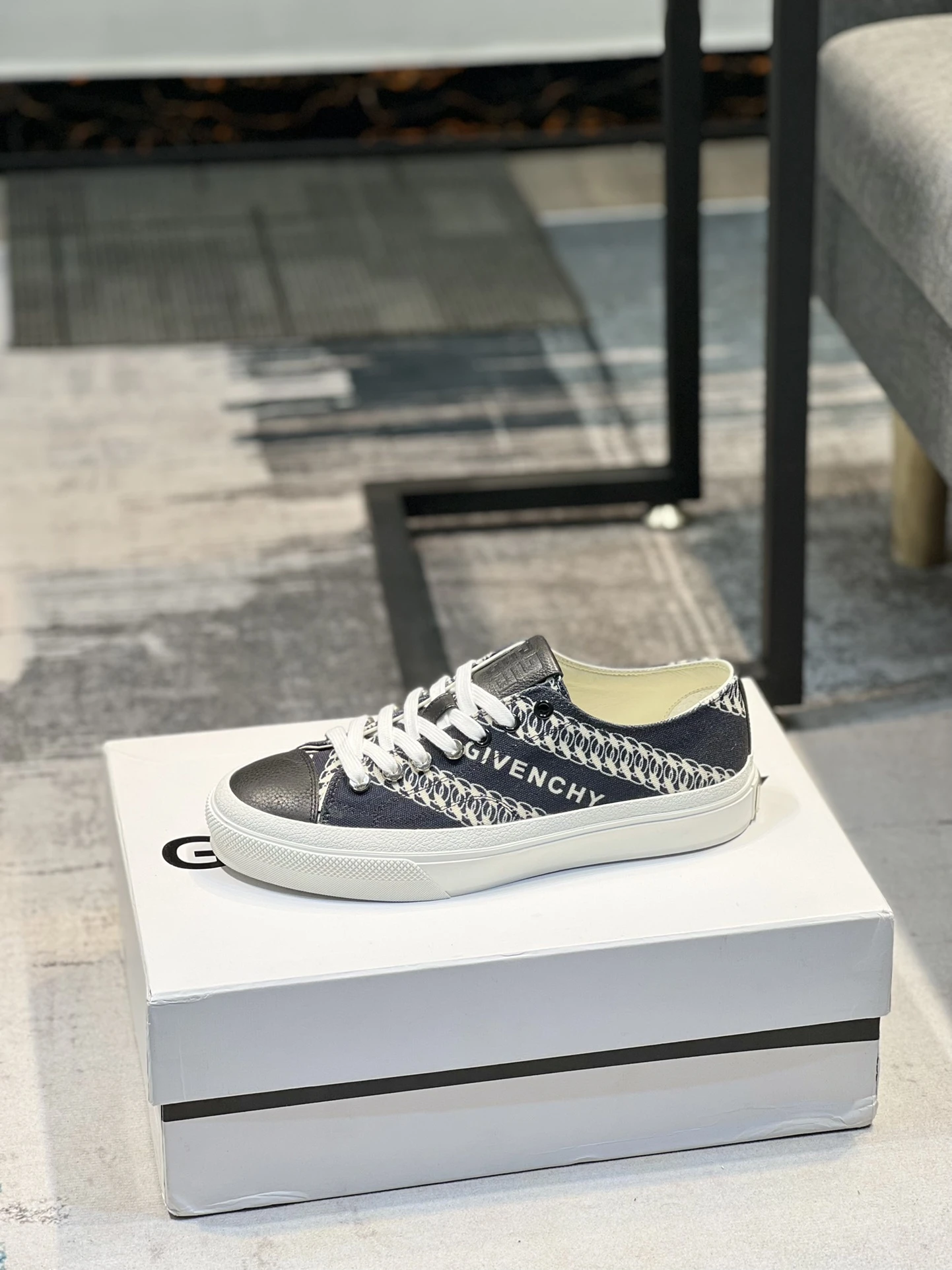 Givenchy Shoes — 526db773