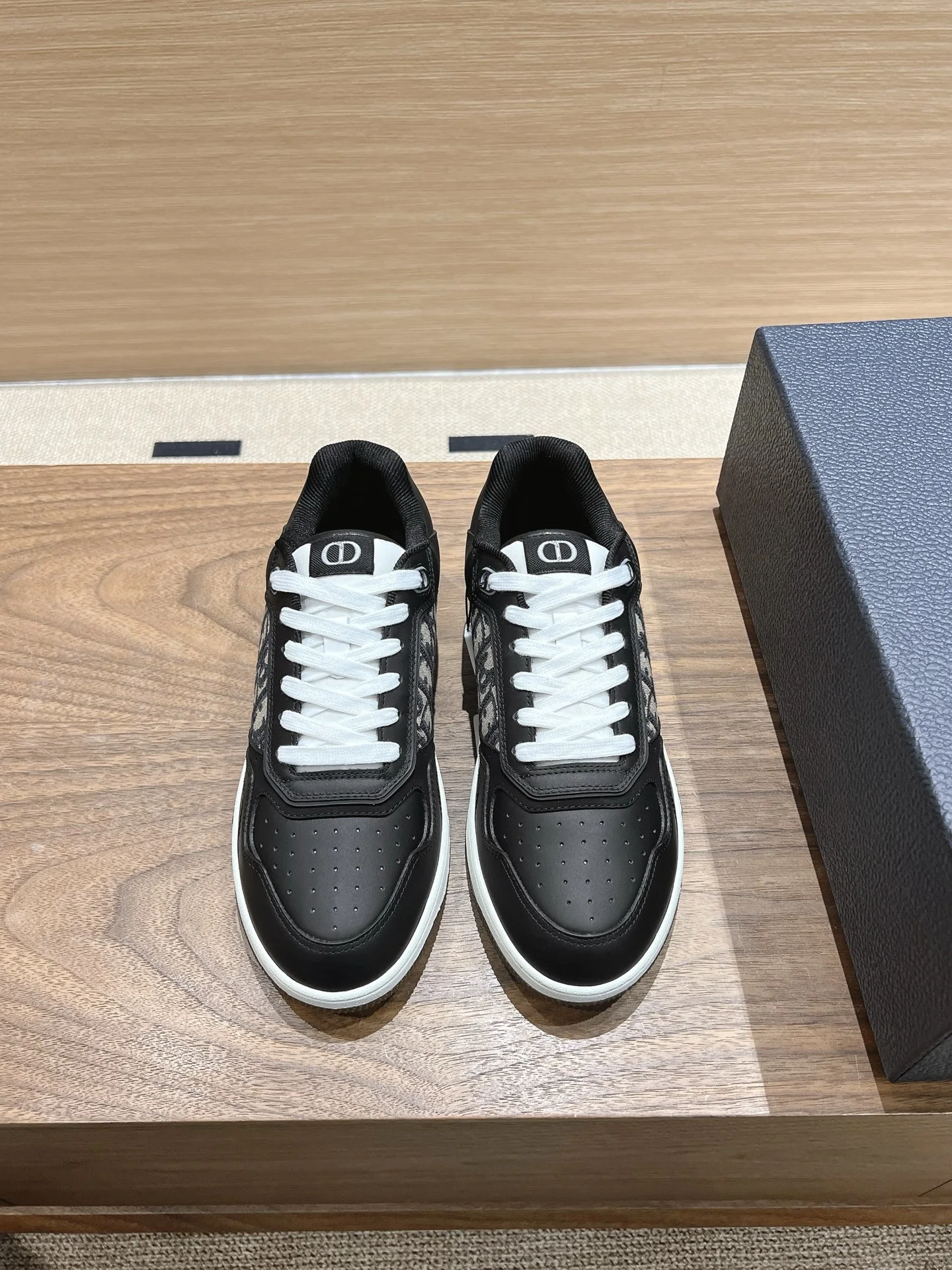 Dior Sneakers — 17a43d10