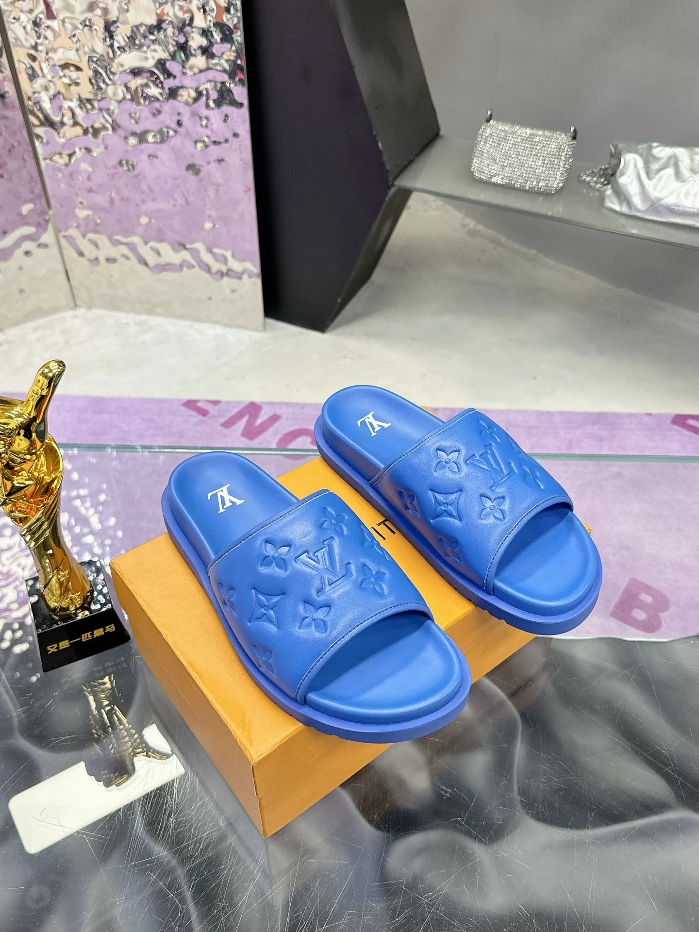 Louis Vuitton Slippers — 3febd1e4