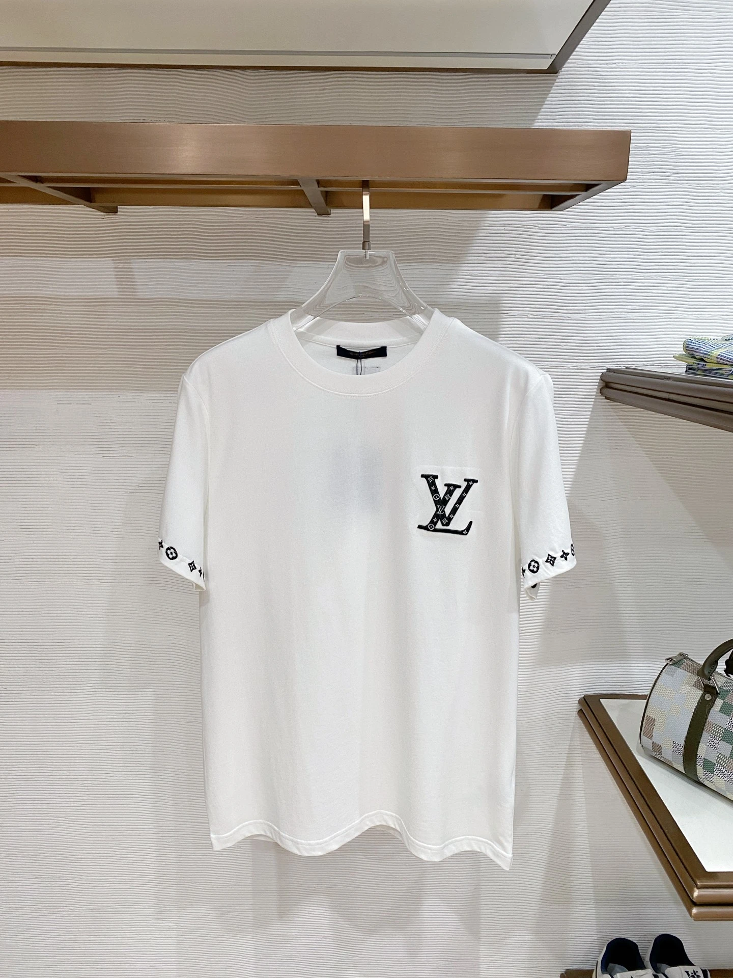 Louis Vuitton T-Shirt — b823e36e