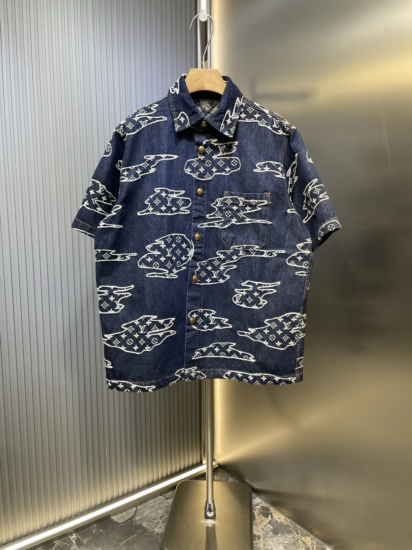 Louis Vuitton T-Shirt — 0caf50aa
