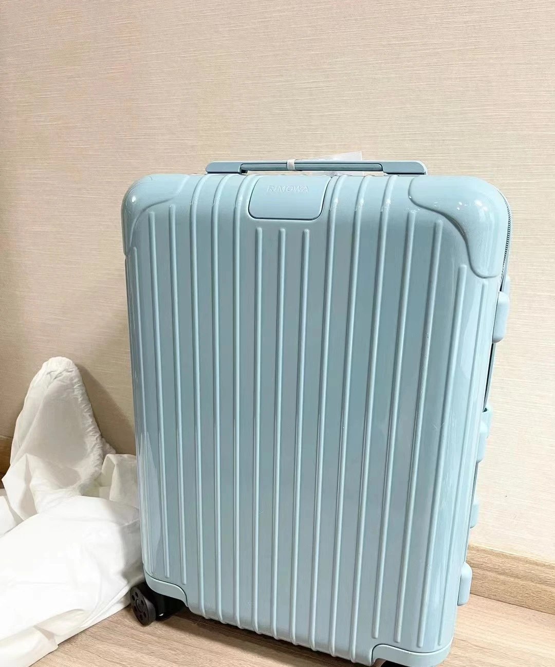 Rimowa Luggage — e75e8021