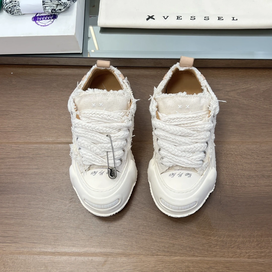 XVESSEL Sneakers — 67f0e458
