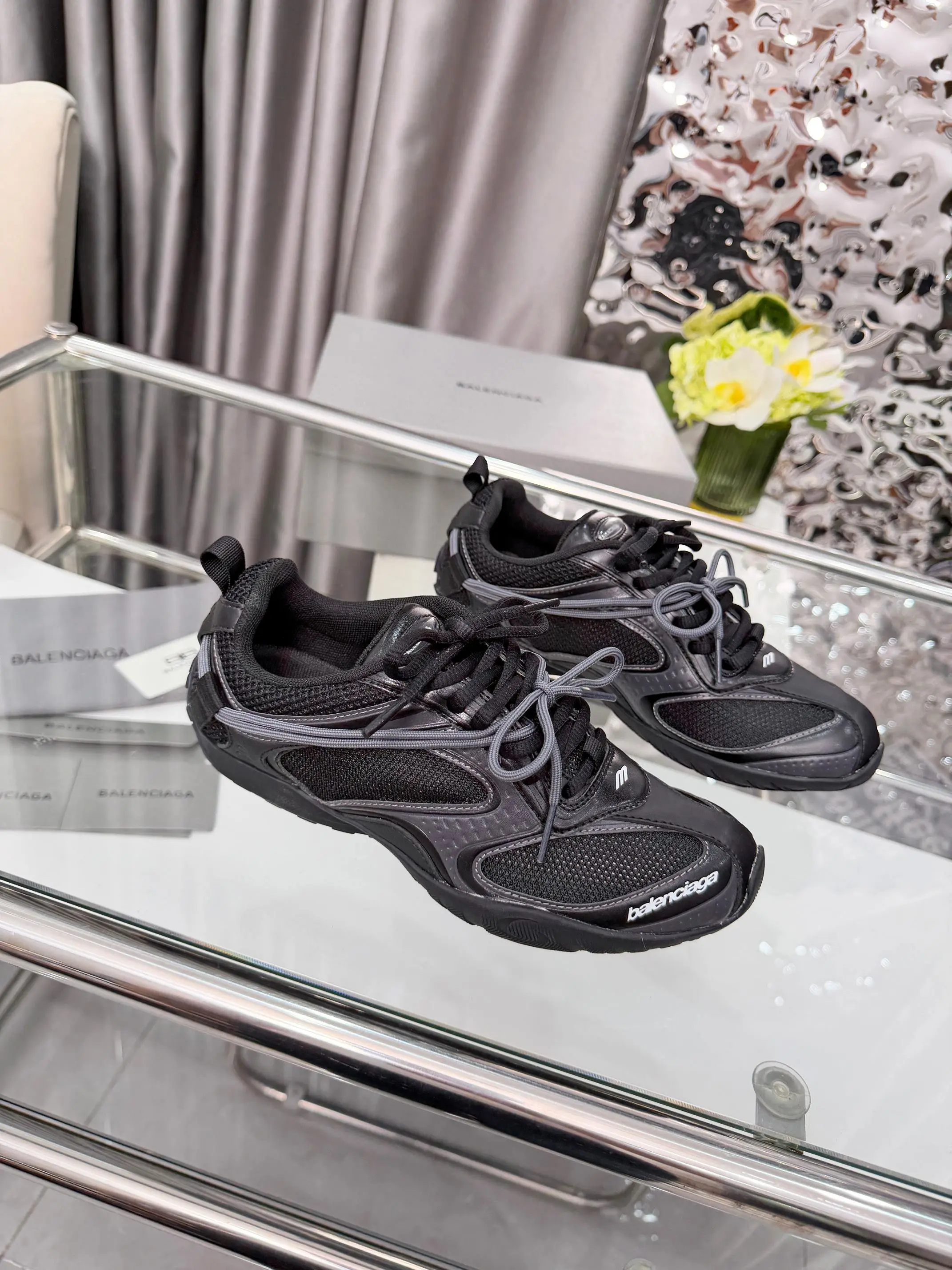 Balenciaga Sneakers — 6b7fbf36