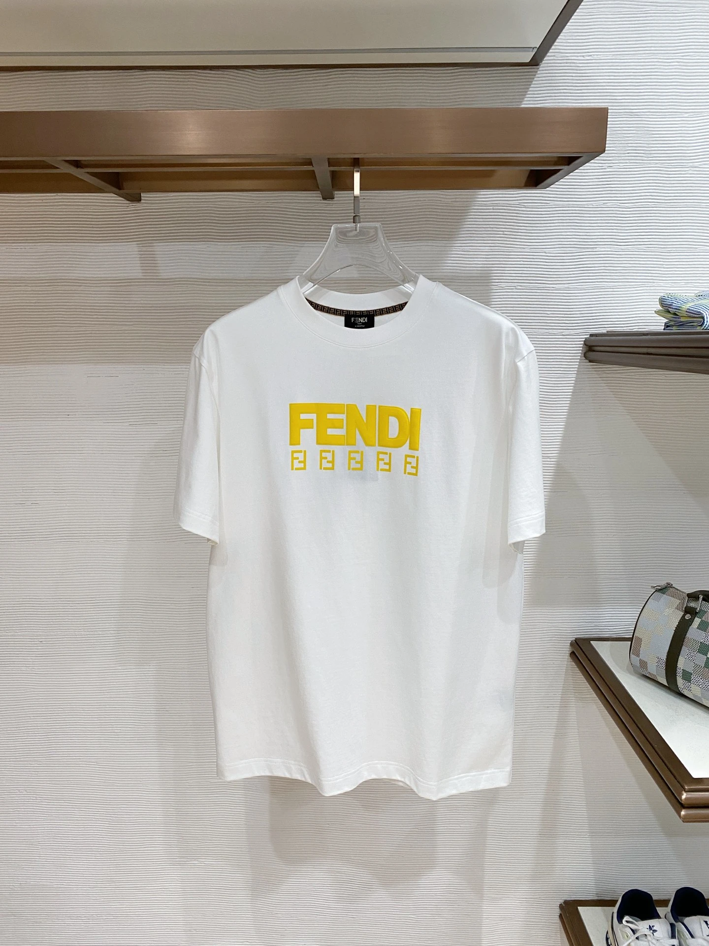 Fendi T-Shirt — 3f40c815