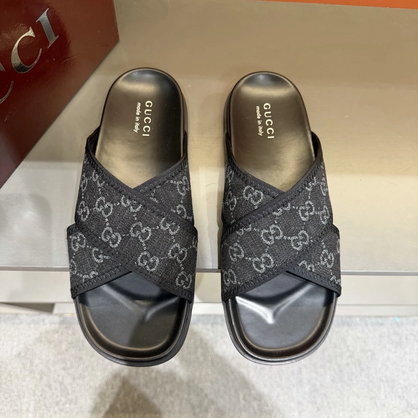 Slippers — 4bb56997