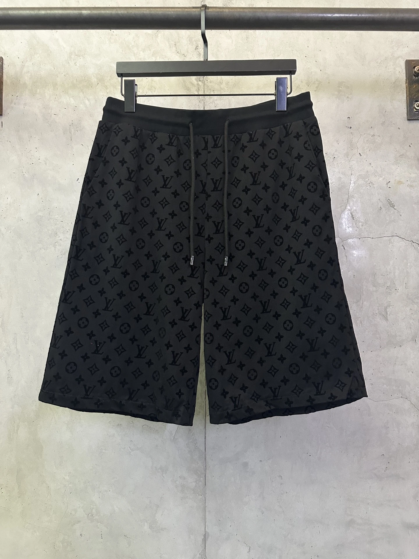 Louis Vuitton Shorts — cdc870d8