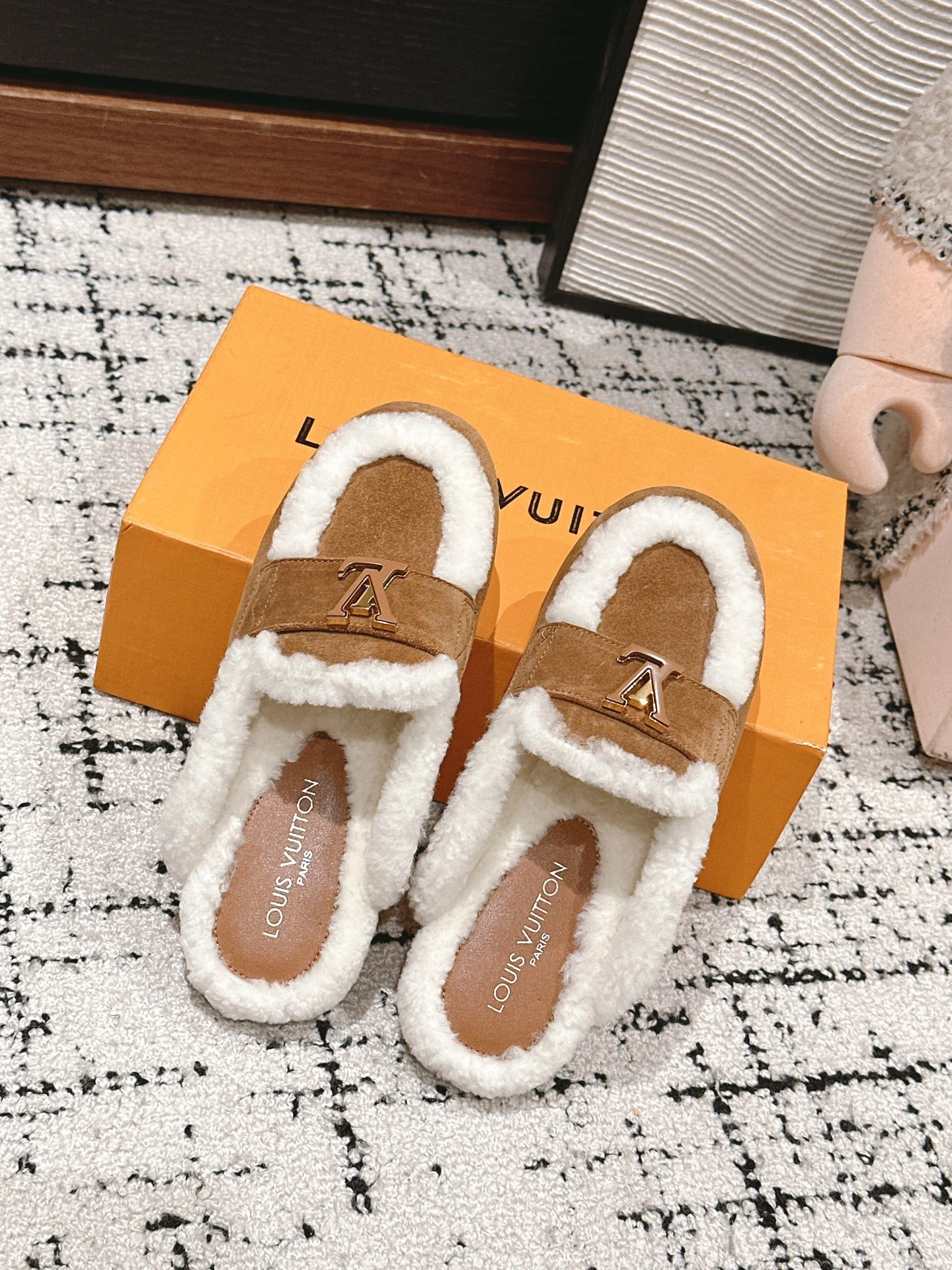Louis Vuitton Mules — 657b15bf