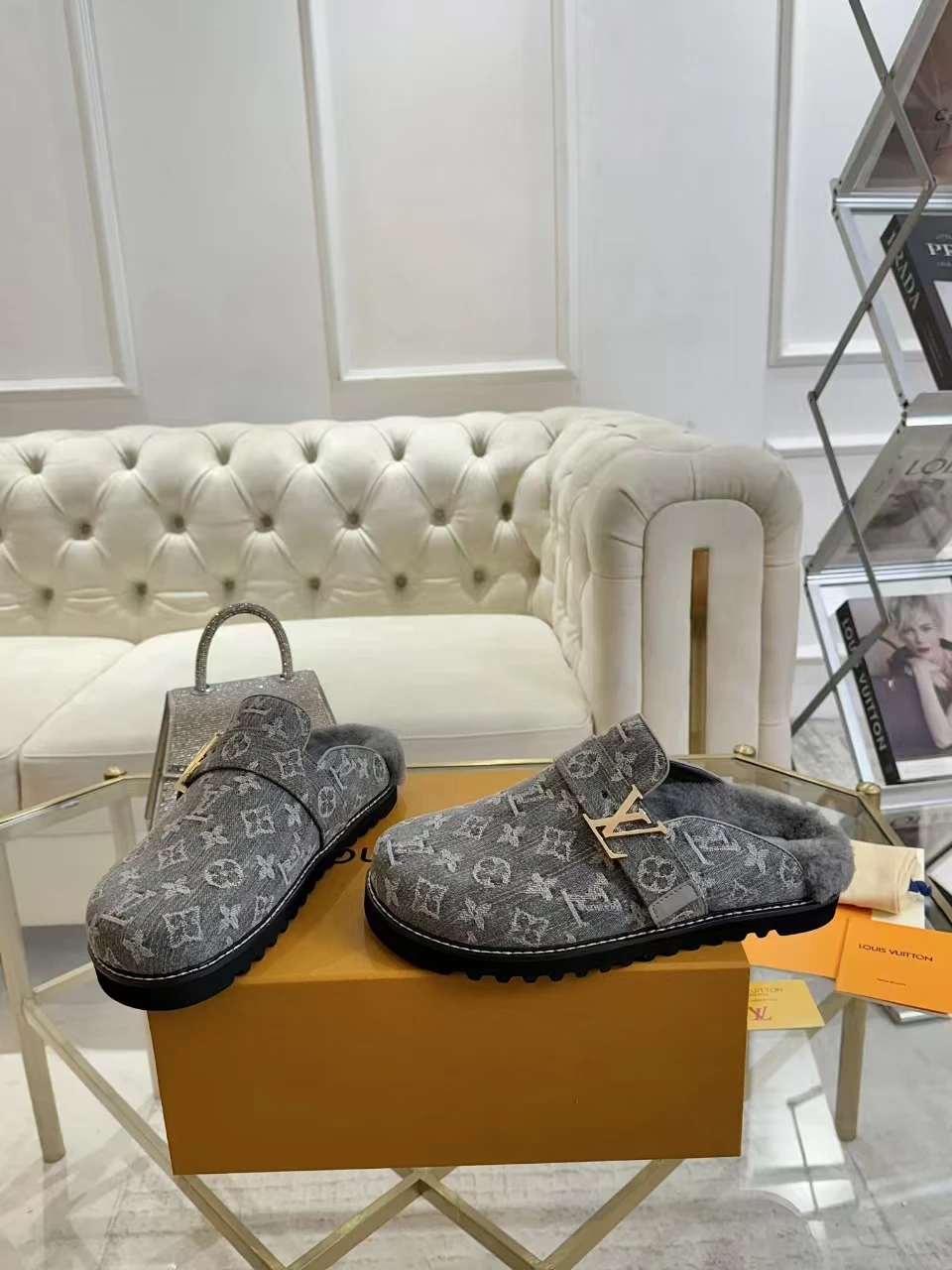 Louis Vuitton Slippers — c12f0809