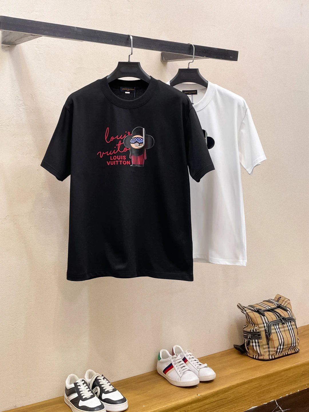 Louis Vuitton T-Shirt — b820e7ce