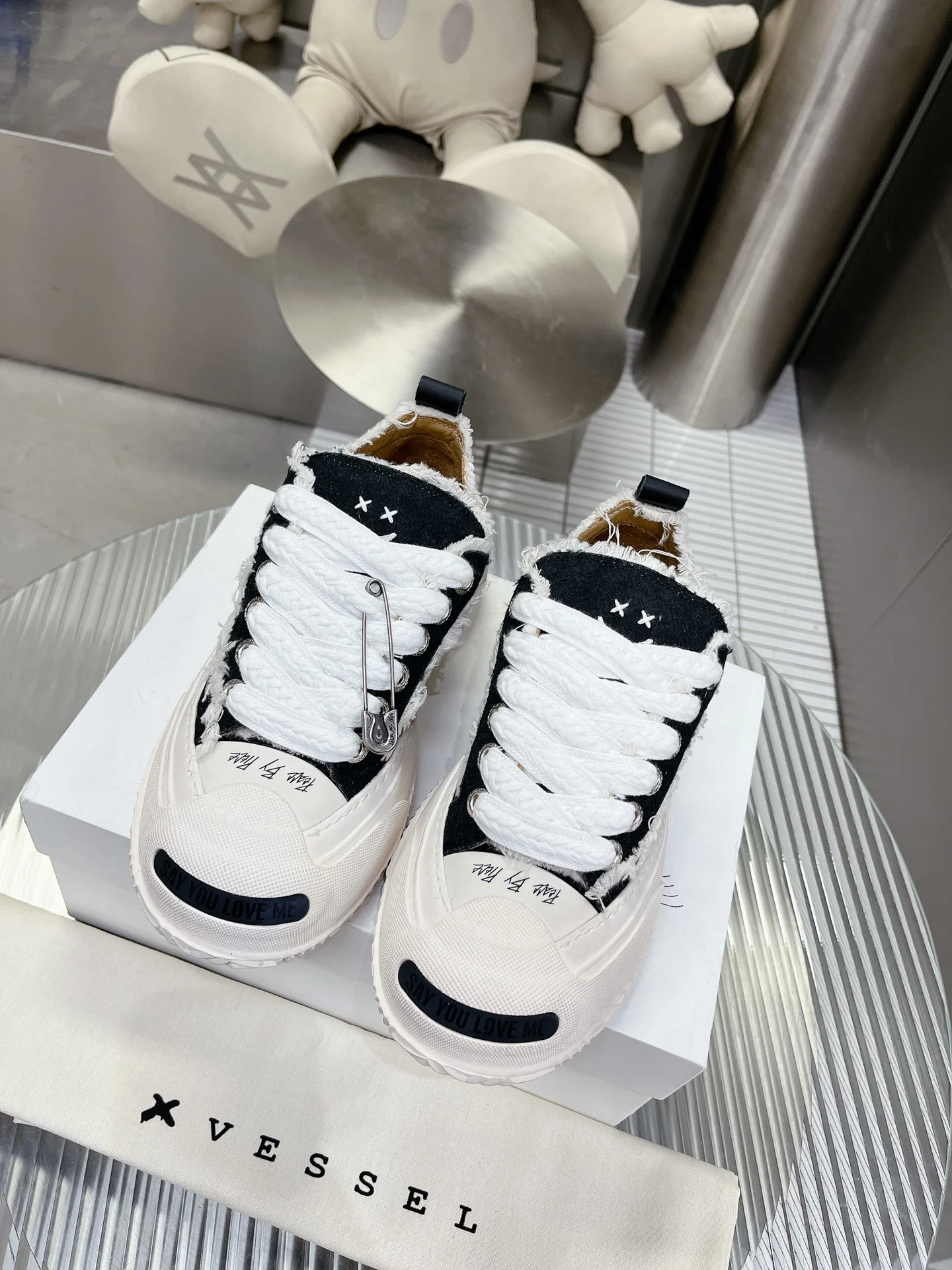 XVESSEL Sneakers — d968e789