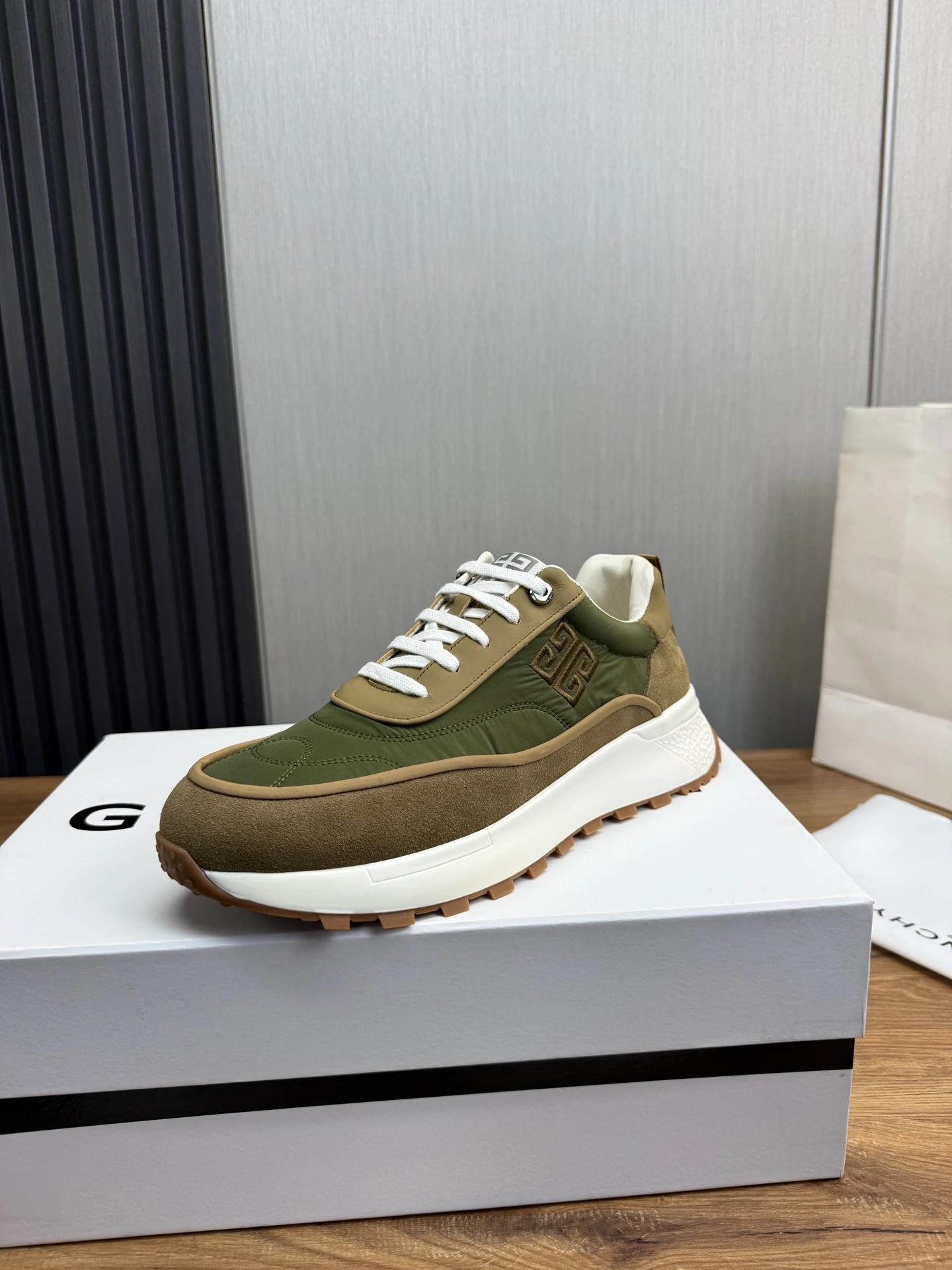 Givenchy Sneakers — 6901b6c6