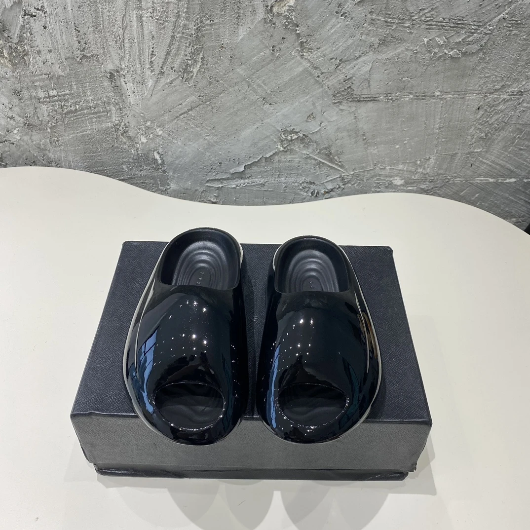 XVESSEL Slippers — a1e8ccaf