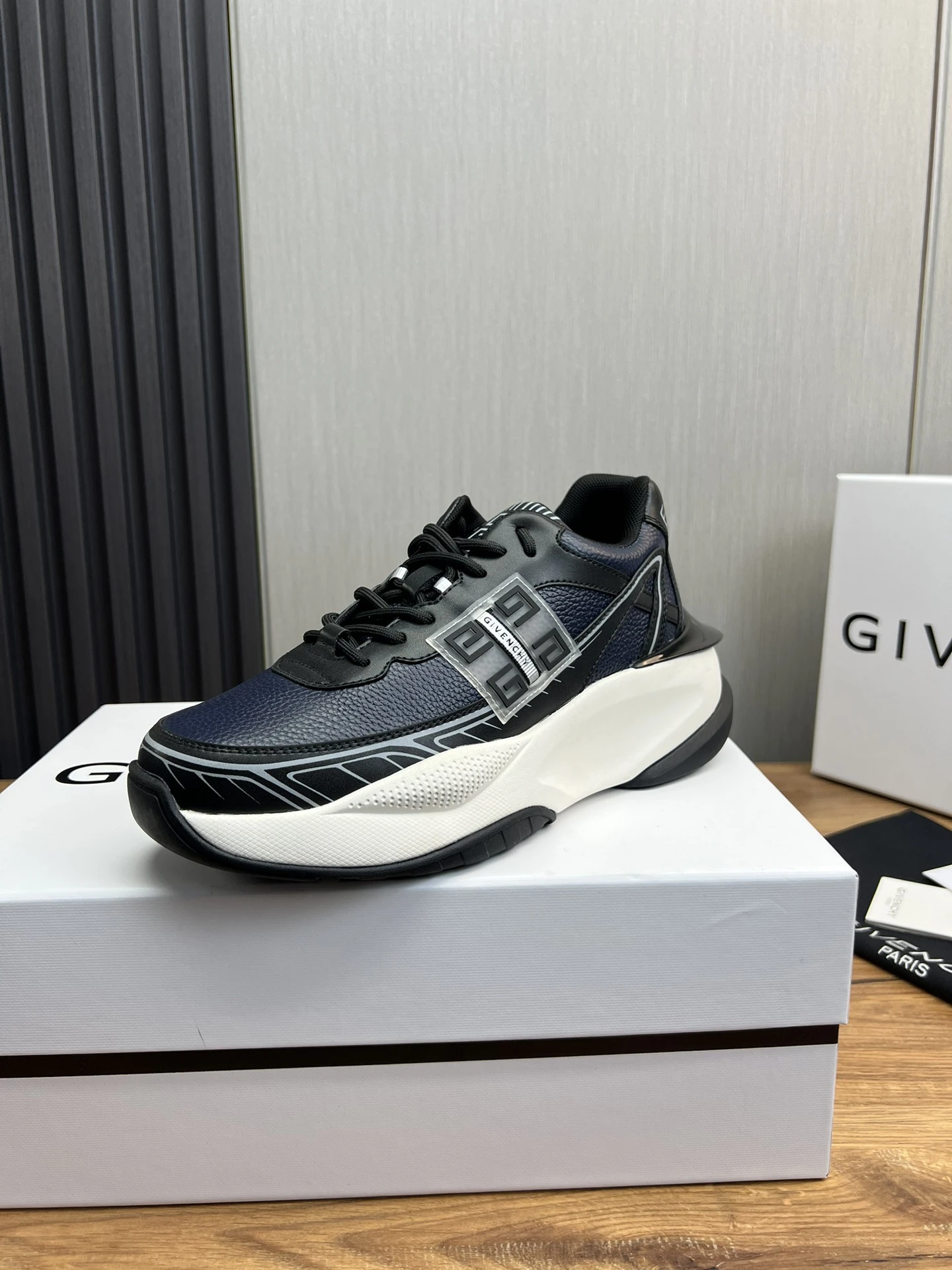 Givenchy Sneakers — 21d447f5