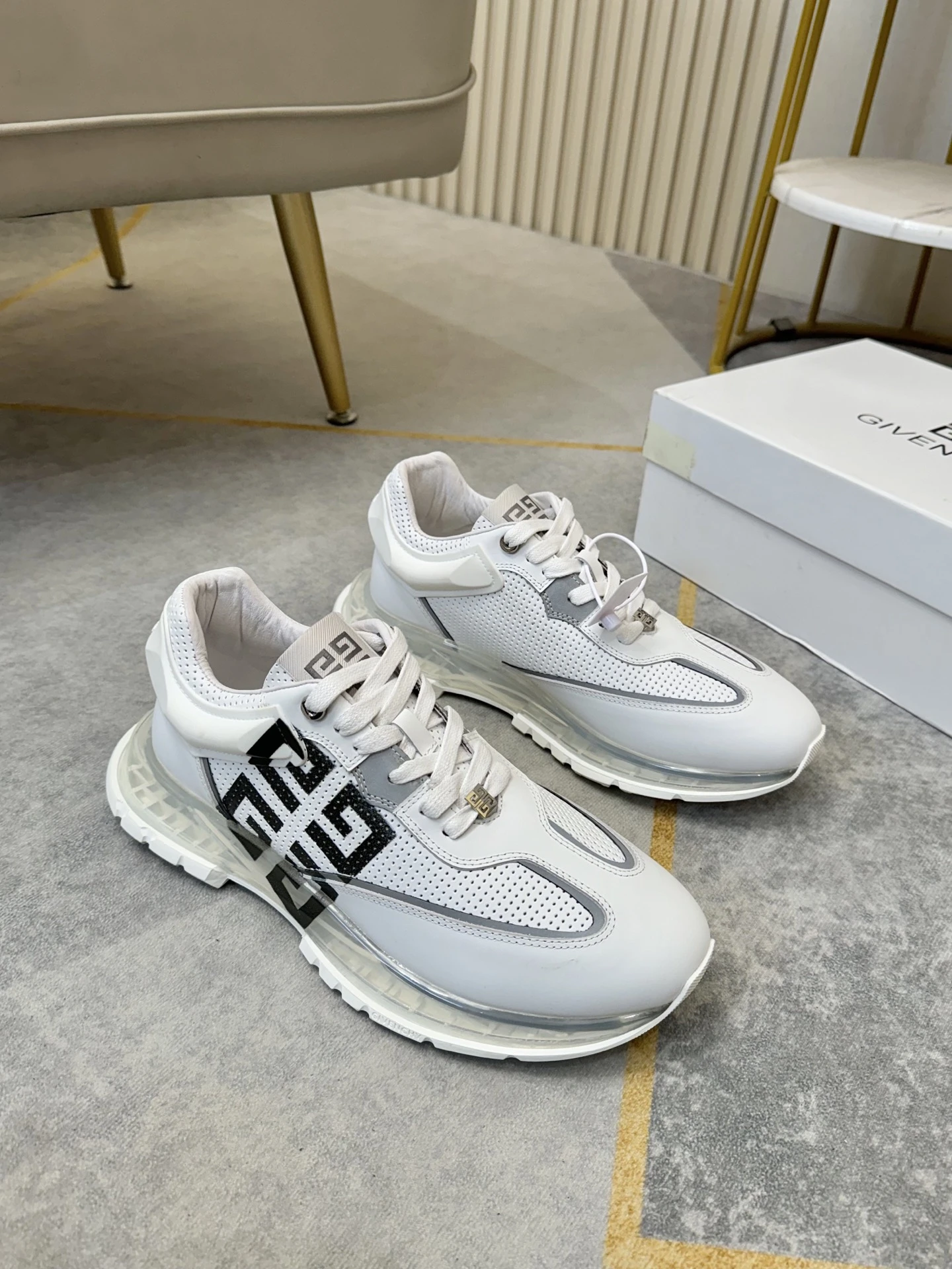 Givenchy Sneakers — 41a089fa