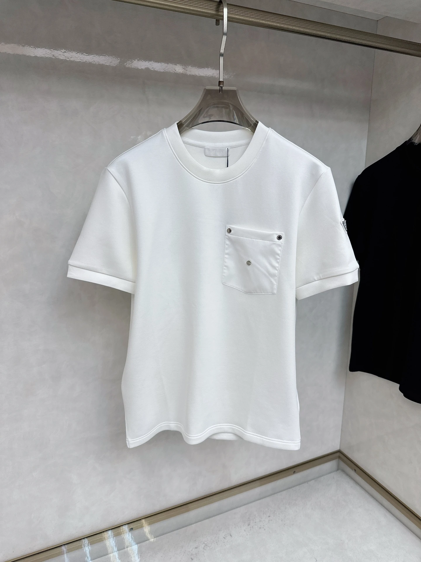 Prada T-Shirt — 81006dd7