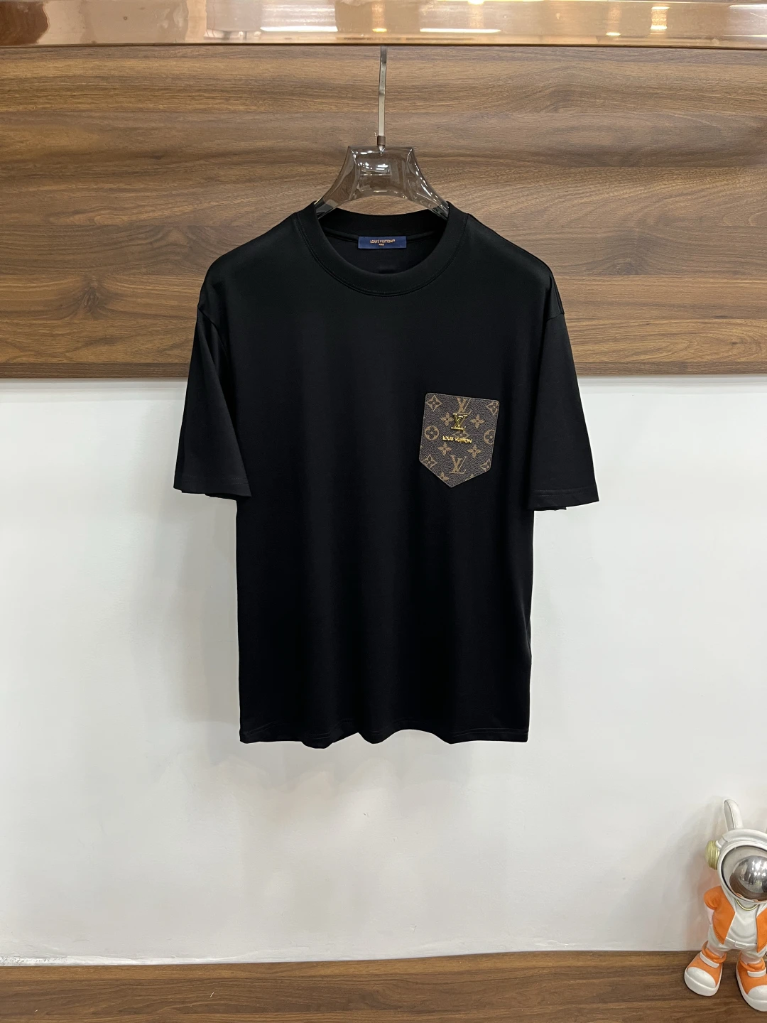 Louis Vuitton T-Shirt — 15322556