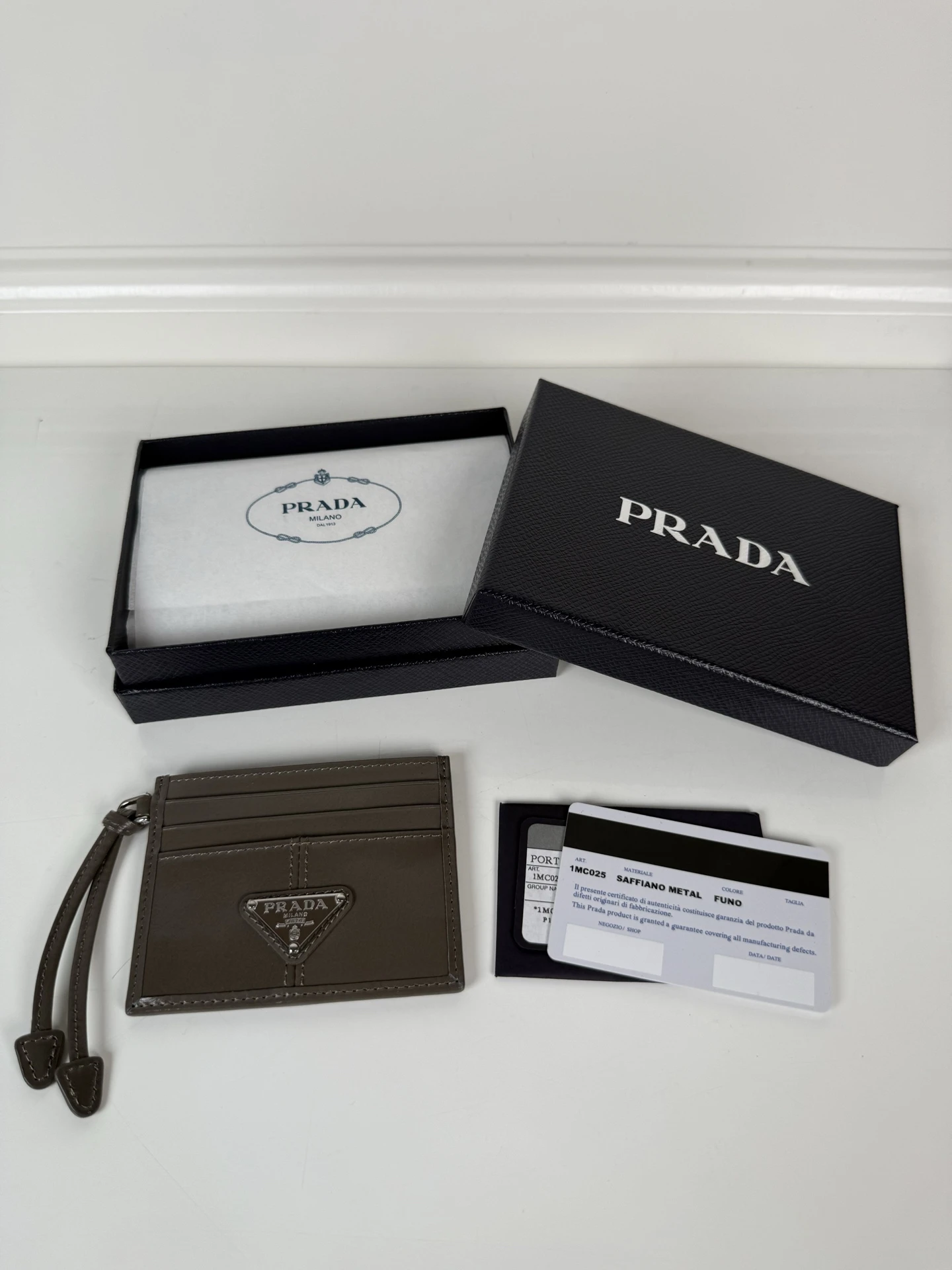 Cardholders — c185493c